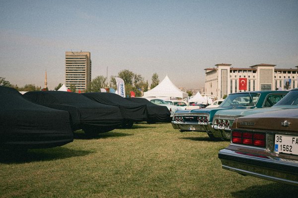 Les essentiels ultimes pour une trousse de maquillage parfaite cet été