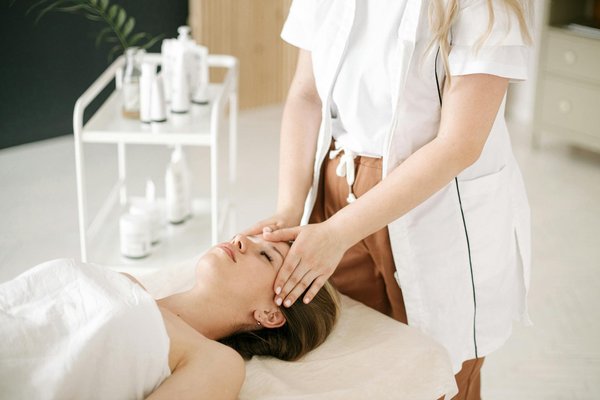 Expérience sensorielle inédite : massage érotique à paris